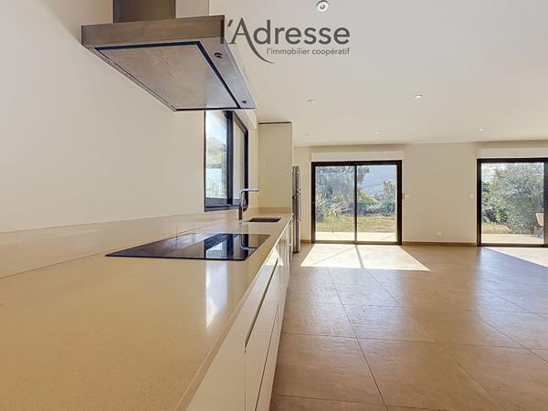 MAISON CONTEMPORAINE DE PLAIN-PIED ? 149 M² ? À MOINS DE 10 MINUTES D'AJACCIO