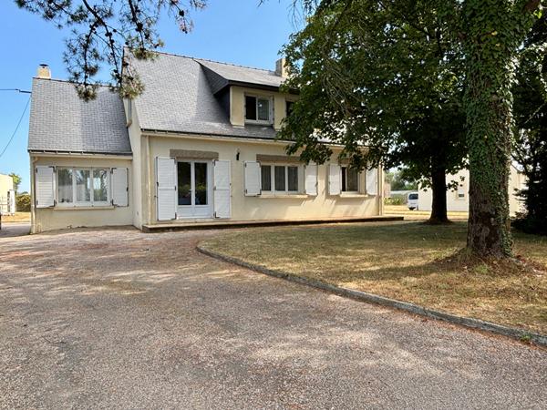 HERBIGNAC - Maison familiale 5 chambres / 1 900 m² de terrain