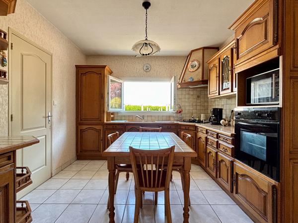 HERBIGNAC - Maison familiale 5 chambres / 1 900 m² de terrain