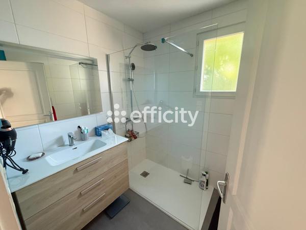Appartement
         3 pièces
        - 65 m² 292 000 € *