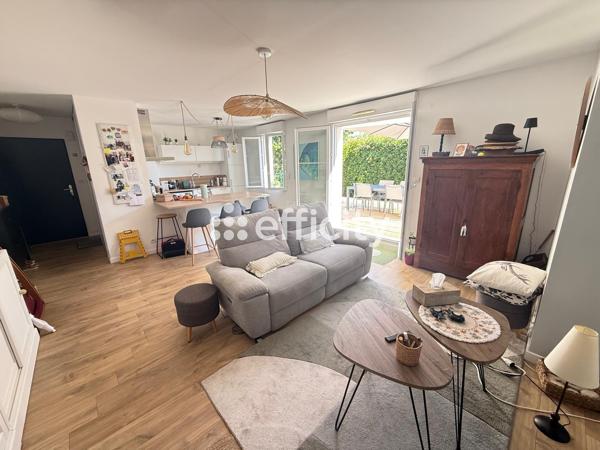 Appartement
         3 pièces
        - 65 m² 292 000 € *