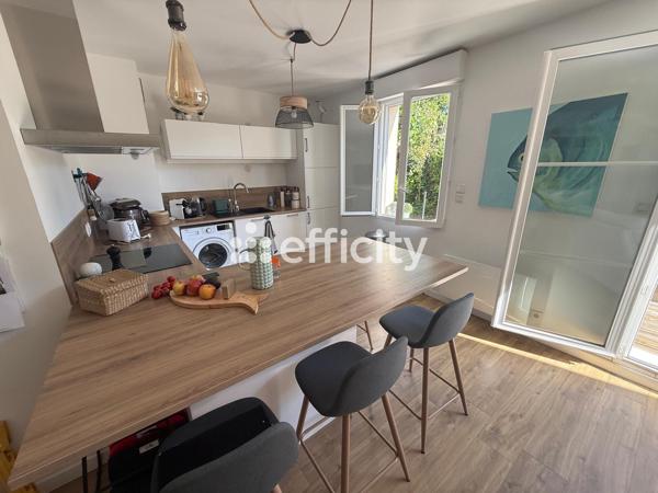 Appartement
         3 pièces
        - 65 m² 292 000 € *