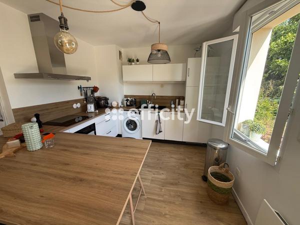 Appartement
         3 pièces
        - 65 m² 292 000 € *