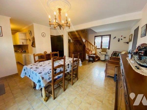 A Vendre à Trégastel (22730) en Côtes-d'Armor (22), un pavillon de 1989 d'une surface habitable...