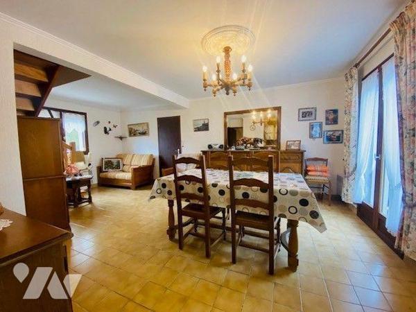 A Vendre à Trégastel (22730) en Côtes-d'Armor (22), un pavillon de 1989 d'une surface habitable...