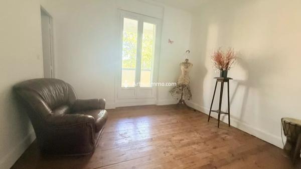 Vente                                                      Immeuble
                        
                     7 pièces                      130 m2                     à Millau