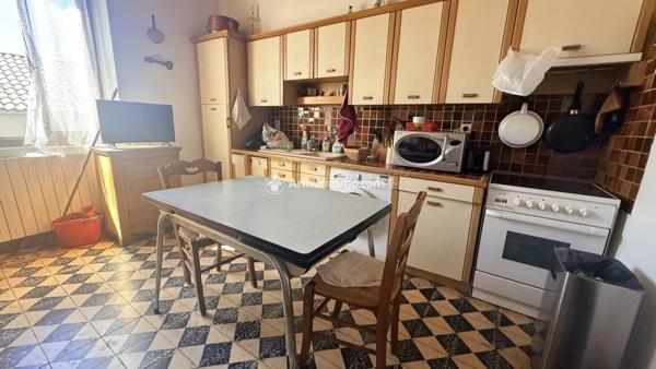 Vente                                                      Immeuble
                        
                     7 pièces                      130 m2                     à Millau