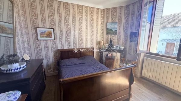 Vente                                                      Immeuble
                        
                     7 pièces                      130 m2                     à Millau