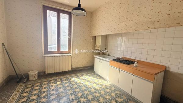 Vente                                                      Immeuble
                        
                     7 pièces                      130 m2                     à Millau