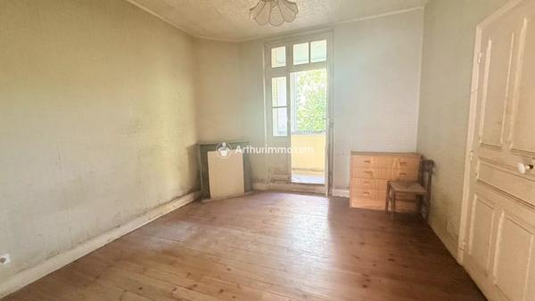 Vente                                                      Immeuble
                        
                     7 pièces                      130 m2                     à Millau