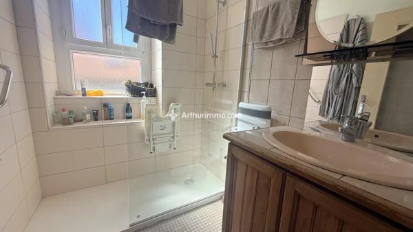 Vente                                                      Immeuble
                        
                     7 pièces                      130 m2                     à Millau