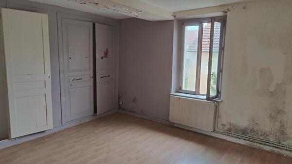 Maison familiale de 140 m² dépendances et jardin