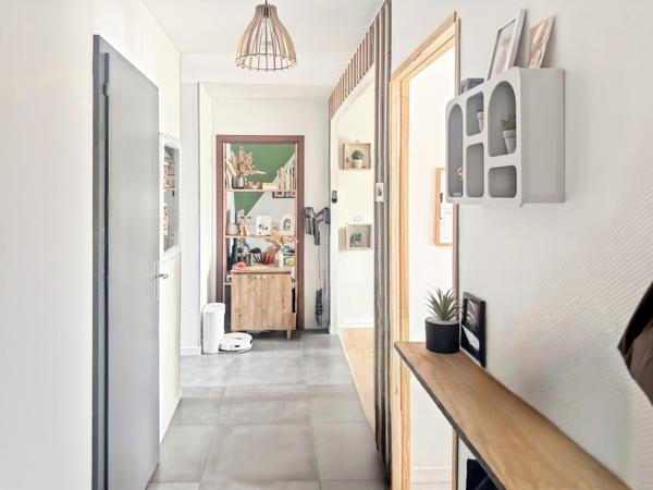 Appartement 4 pièces avec garage, parking, cave et extérieurs