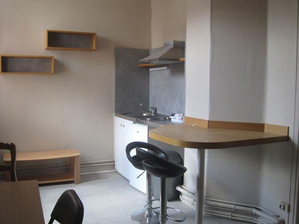 A LOUER APPARTEMENT MEUBLE PLEIN CENTRE VILLE ST QUENTIN 02100