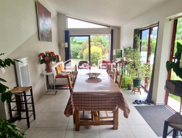 Maison T9 rénovée divisée en deux logements