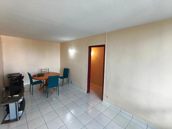 Appartement 5 pièces à rénover d'environ 84 m² situé à POINTE-A-PITRE