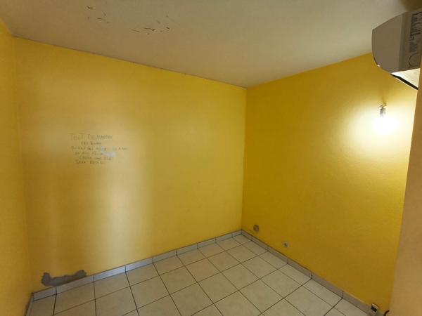 Appartement 5 pièces à rénover d'environ 84 m² situé à POINTE-A-PITRE