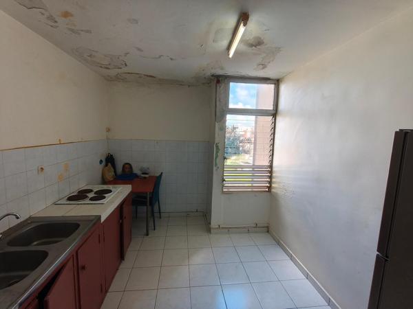 Appartement 5 pièces à rénover d'environ 84 m² situé à POINTE-A-PITRE
