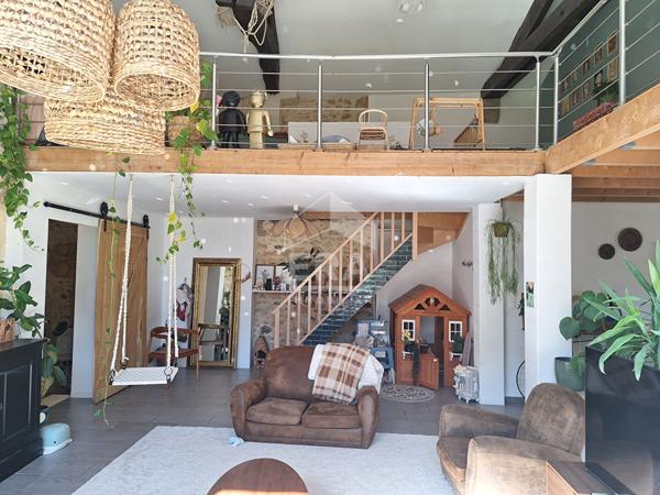 Maison  individuelle en pierre à 8 minutes de Montpon Ménestérol.