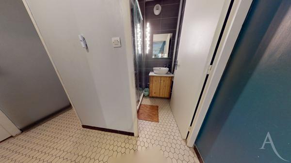 Avenue La bruyère à GRENOBLE Appartement 6 pièces 111 m², 4 chambres avec cave.