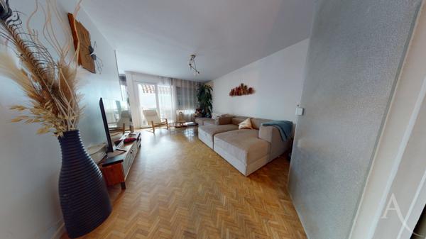 Avenue La bruyère à GRENOBLE Appartement 6 pièces 111 m², 4 chambres avec cave.