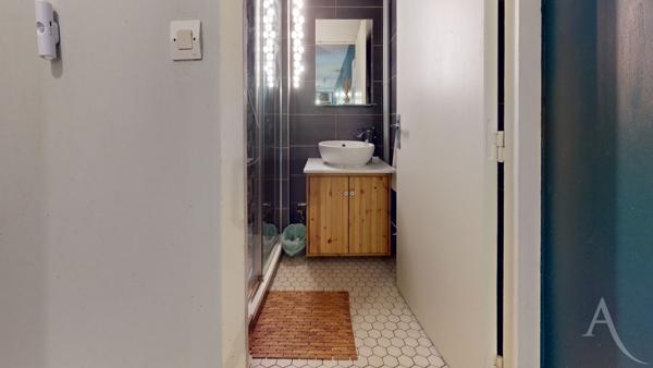 Avenue La bruyère à GRENOBLE Appartement 6 pièces 111 m², 4 chambres avec cave.