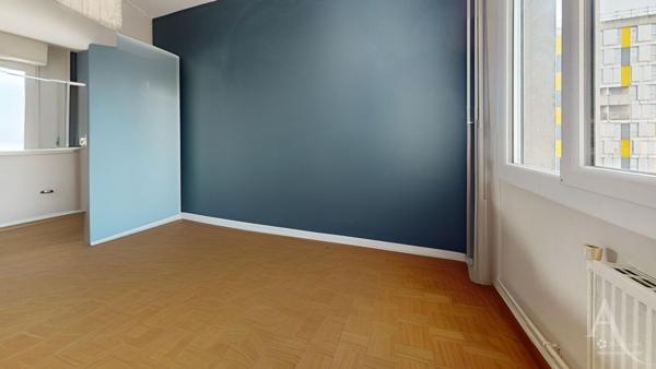 Avenue La bruyère à GRENOBLE Appartement 6 pièces 111 m², 4 chambres avec cave.