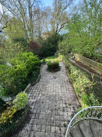 Maison de ville 112 m² + Local commercial 50 m² - Centre Vic-Fezensac - Fort potentiel après rénovation