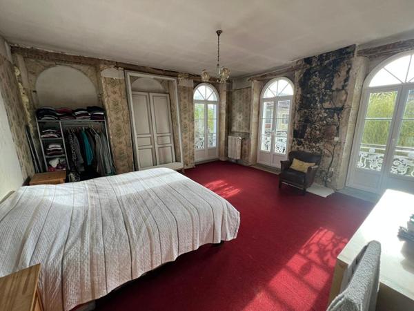 Maison de ville 112 m² + Local commercial 50 m² - Centre Vic-Fezensac - Fort potentiel après rénovation