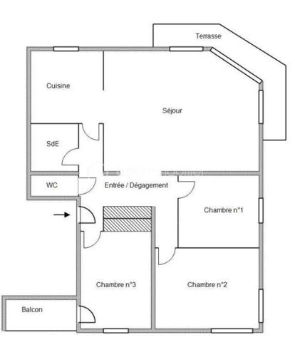 Idéal investisseur – T4 déjà loué avec garage

Nîmes, rue Puech du Teil, à quelques pas du boulevard Jean Jaurès, découvrez ce spacieux T4 de 98,82 m², actuellement loué 830 € par mois.

Un investissement serein avec locataire en place, aucun travaux à prévoir et des revenus locatifs immédiats.

Situé au 2ᵉ et dernier étage d’un petit immeuble de seulement 6 logements, l’appartement offre de beaux volumes et un agencement fonctionnel :

Cuisine équipée d’environ 10 m² ouverte sur un séjour de 34 m²
3 chambres d’environ 11, 13 et 16 m²
Salle d’eau
WC indépendant
Terrasse de 11m2
Balcon
Cave
Garage

Le bien est entretenu et prêt à poursuivre sa location dès l’acquisition.

Un emplacement pratique

À proximité du boulevard Jean Jaurès, vous bénéficiez d’un secteur proche des commerces, services et transports, à quelques minutes du centre-ville.

Autre possibilité intéressante pour les investisseurs : les 6 appartements de l’immeuble sont actuellement à la vente, permettant d’acquérir plusieurs lots et de constituer progressivement un patrimoine immobilier.

Pour plus d’informations ou organiser une visite, contactez-moi.