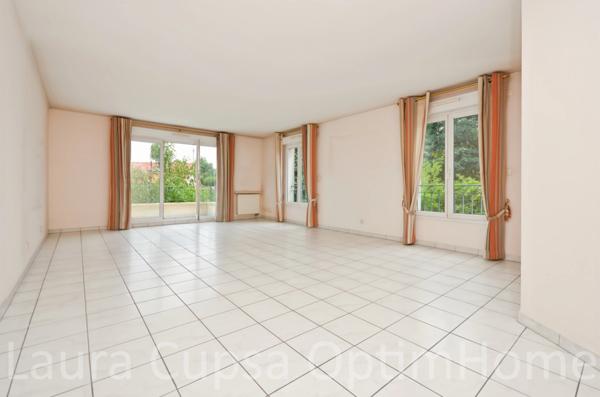 LIVRY GARGAN - 5 PIECES - 122,5 m² - RESIDENCE PIERRE DE TAILLE - ASCENSEUR - 2 BALCONS - DOUBLE BOX