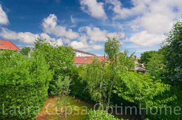 LIVRY GARGAN - 5 PIECES - 122,5 m² - RESIDENCE PIERRE DE TAILLE - ASCENSEUR - 2 BALCONS - DOUBLE BOX