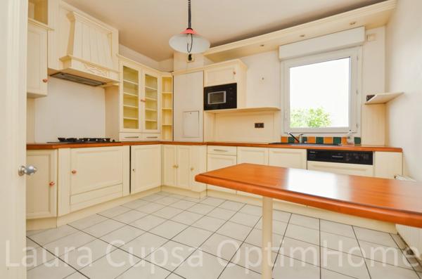 LIVRY GARGAN - 5 PIECES - 122,5 m² - RESIDENCE PIERRE DE TAILLE - ASCENSEUR - 2 BALCONS - DOUBLE BOX