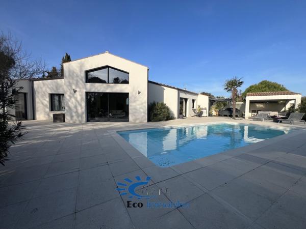 MAISON CONTEMPORAINE PLAIN PIED 3 CHAMBRES AVEC PISCINE GARAGE  La jarrie