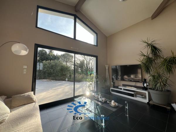 MAISON CONTEMPORAINE PLAIN PIED 3 CHAMBRES AVEC PISCINE GARAGE  La jarrie