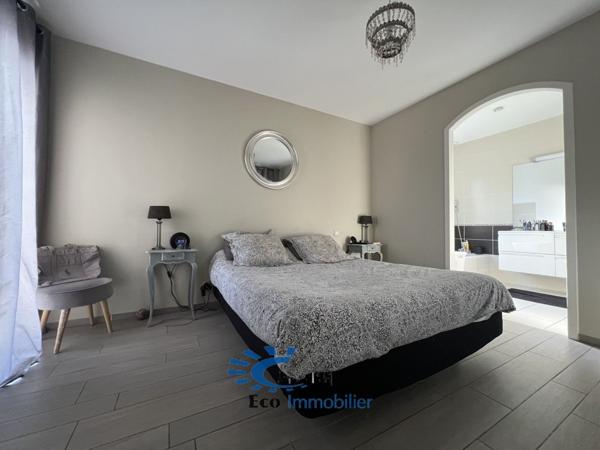 MAISON CONTEMPORAINE PLAIN PIED 3 CHAMBRES AVEC PISCINE GARAGE  La jarrie