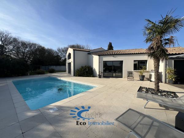 MAISON CONTEMPORAINE PLAIN PIED 3 CHAMBRES AVEC PISCINE GARAGE  La jarrie