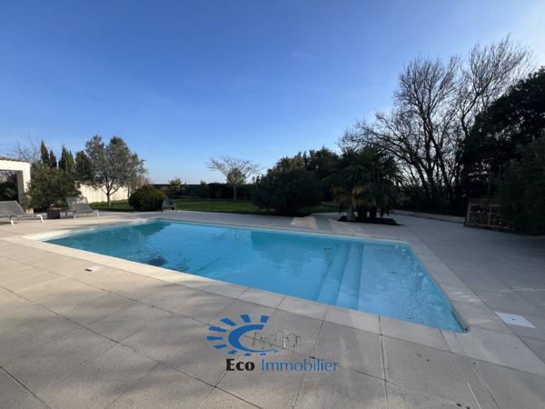 MAISON CONTEMPORAINE PLAIN PIED 3 CHAMBRES AVEC PISCINE GARAGE  La jarrie