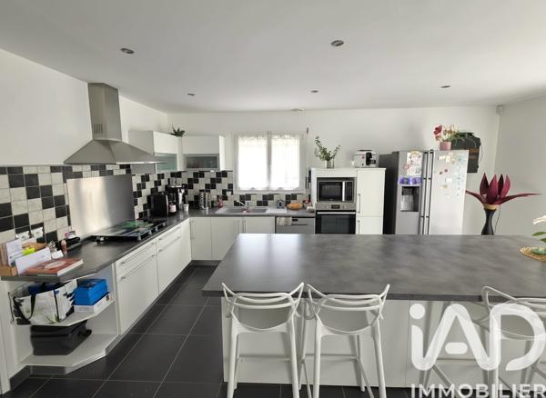 Maison à vendre 5 pièces 136 m² Saint-Just-Luzac