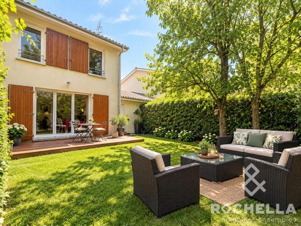 MAISON INDIVIDUELLE DANS RÉSIDENCE AVEC PISCINE
