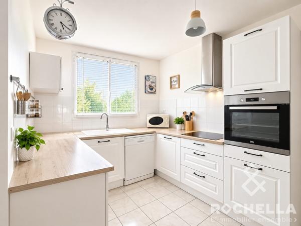 MAISON INDIVIDUELLE DANS RÉSIDENCE AVEC PISCINE