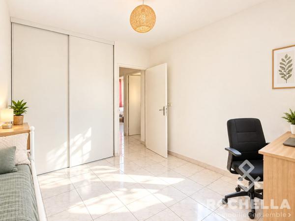 MAISON INDIVIDUELLE DANS RÉSIDENCE AVEC PISCINE