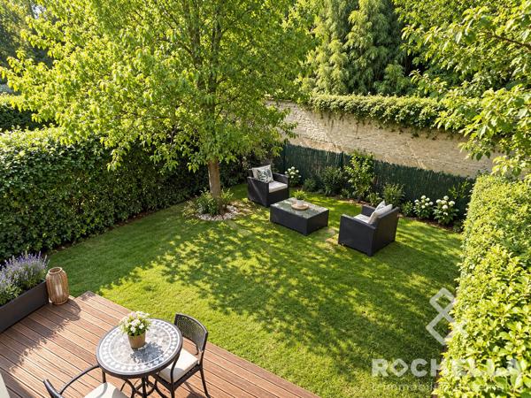 MAISON INDIVIDUELLE DANS RÉSIDENCE AVEC PISCINE
