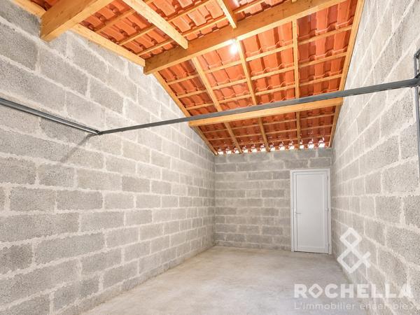 MAISON INDIVIDUELLE DANS RÉSIDENCE AVEC PISCINE