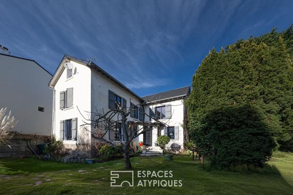 Maison familiale avec jardin arboré