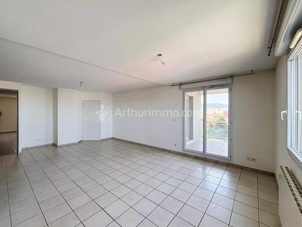 Location                                                      Appartement
                        
                     3 pièces                      78 m2                     à Clermont-Ferrand