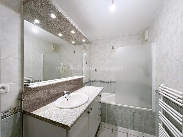 Location                                                      Appartement
                        
                     3 pièces                      78 m2                     à Clermont-Ferrand