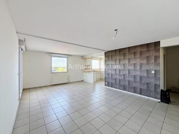 Location                                                      Appartement
                        
                     3 pièces                      78 m2                     à Clermont-Ferrand