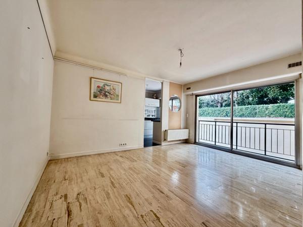 Appartement à louer 2 pièces LE CANNET (06)