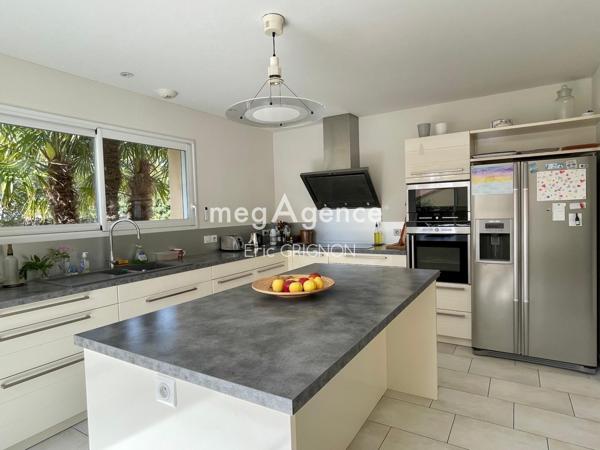 Maison à SABLES D OLONNE, 85180 - 6 pièces 174m²